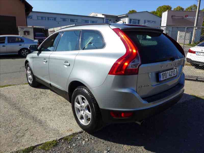 Volvo XC60 2,4 D 4x4, NAVI, 1.MAJITEL - foto 4