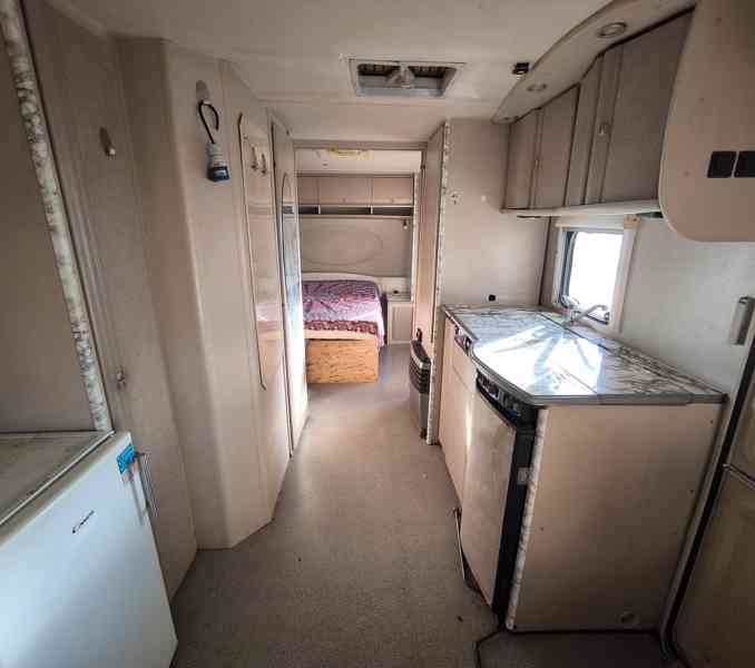 Chata na kolech. Dethleffs 850 na pevné stání, odvoz možný.  - foto 7