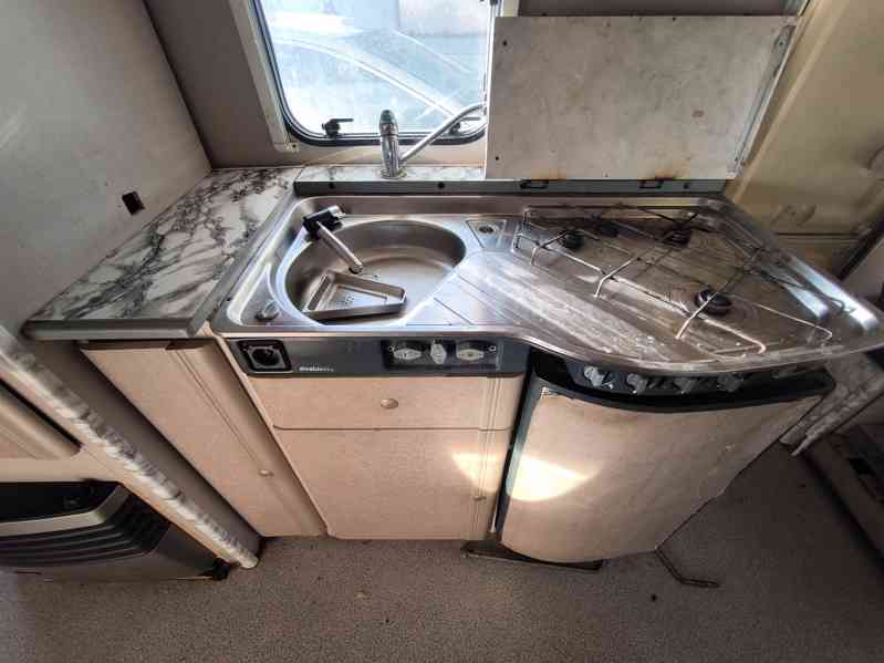 Chata na kolech. Dethleffs 850 na pevné stání, odvoz možný.  - foto 9