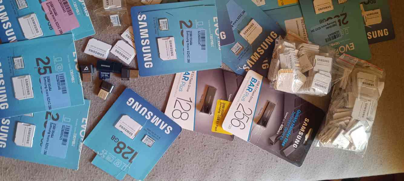 Samsung Micro SD karty a flash disky  - foto 13