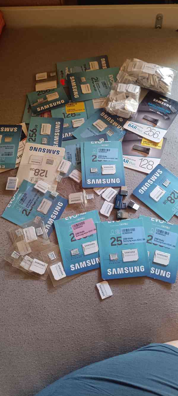 Samsung Micro SD karty a flash disky  - foto 12