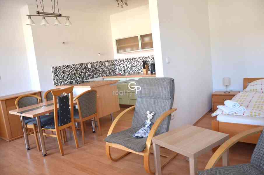 Pronájem apartmánu 1+kk (studia) s bal., Lipno nad Vltavou - foto 2