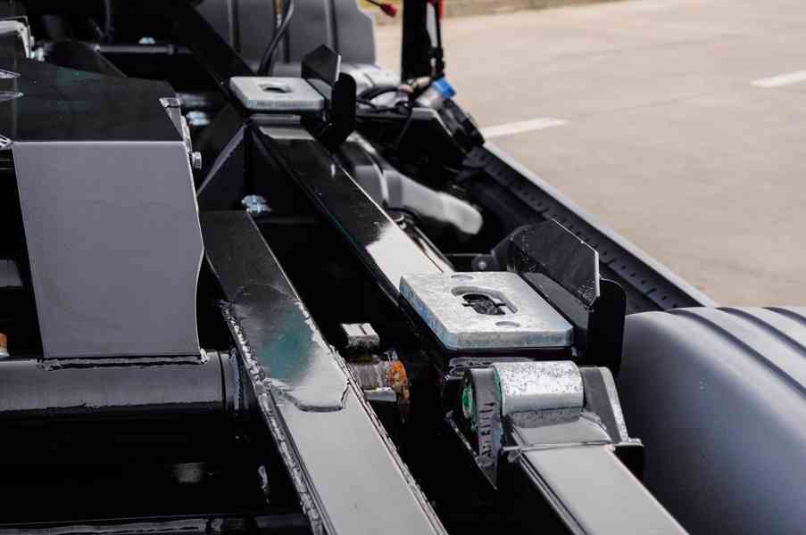 MERCEDES ATEGO 1218 HÁKOVÝ NOSIČ KONTEJNERŮ HYDRAULICKÁ RUKA - foto 23
