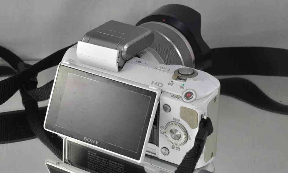 Sony NEX-3 +18-55 mm f/3,5-5,6 OSS *HDV 34200 Exp. - foto 5