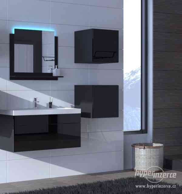 Koupelnová sestava ALIUS 23 skříňky zrcadlo černý bílý lesk - foto 2