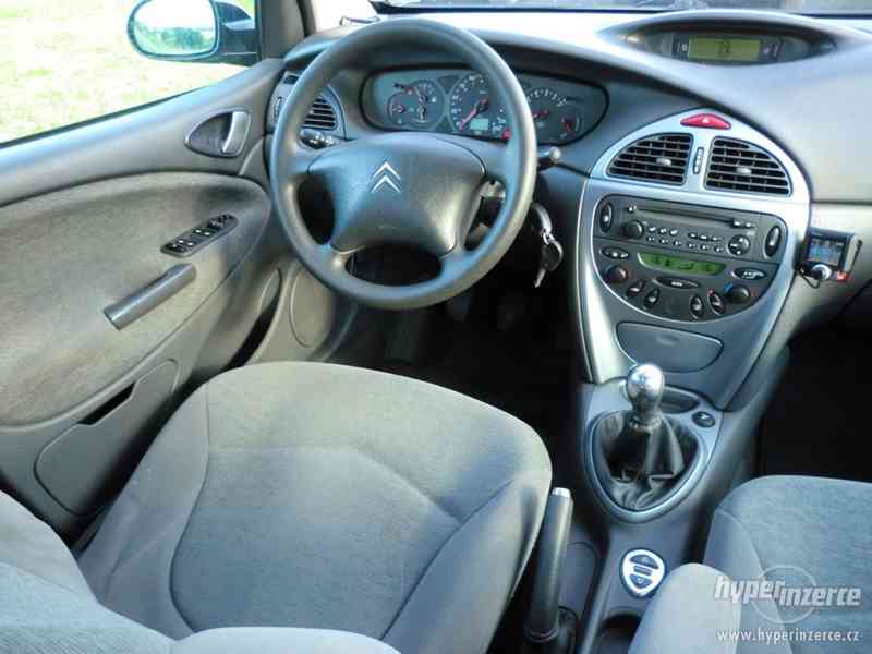Citroen C5 kombi 2.0 16V,klima,serviska,tažné,DVD - foto 9