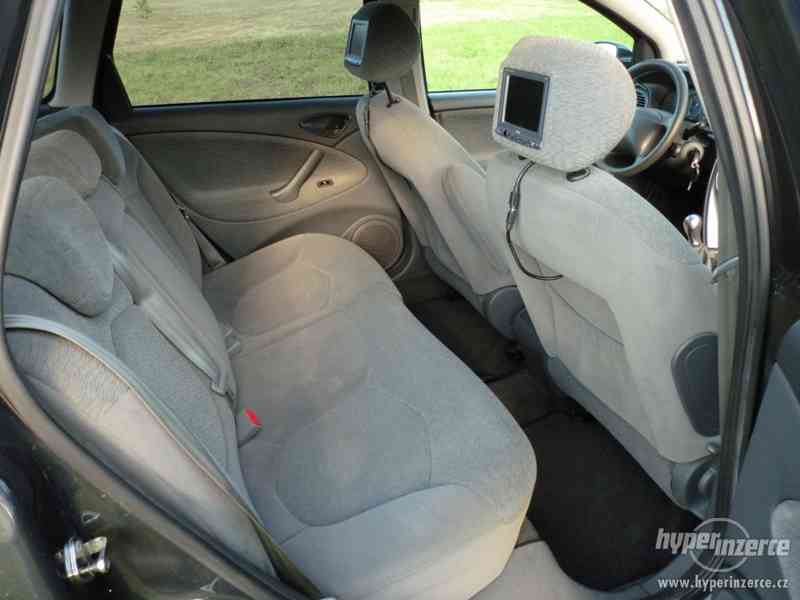 Citroen C5 kombi 2.0 16V,klima,serviska,tažné,DVD - foto 11
