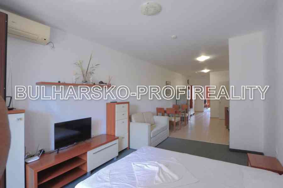  Bulharsko-PROSTORNÝ APARTMÁN 2+kk (86 m) | 2x BALKON | PŘÍM - foto 6