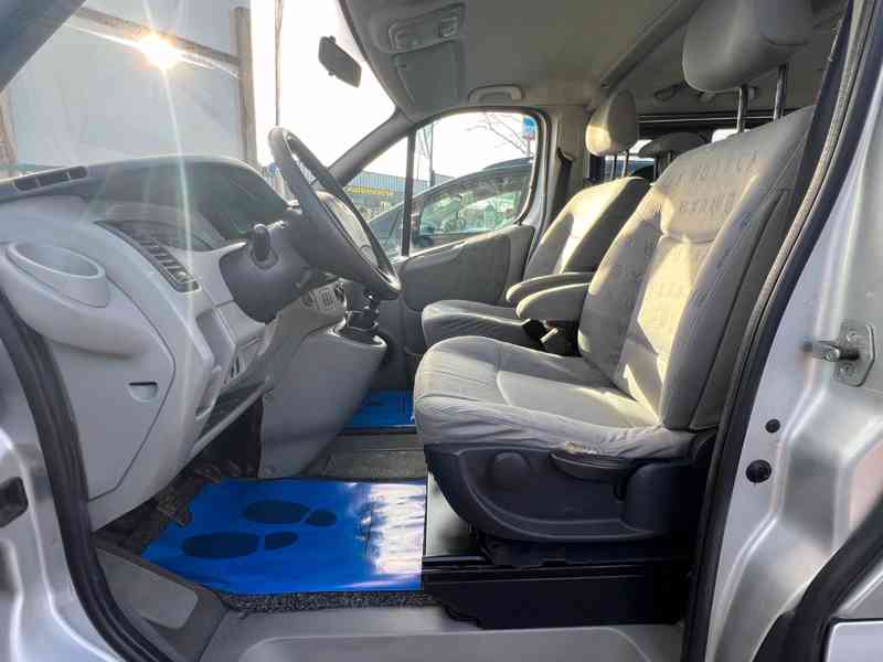 Renault Trafic 2,5dCi 7 míst 99kw - foto 7