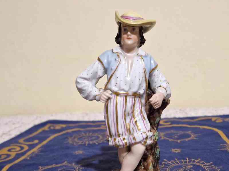 Vzácná porcelánová soška Kavalír Praha Biedermeier - foto 4
