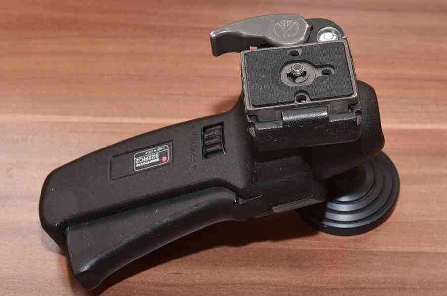 Stativová hlava: Manfrotto 322RC2 **Kulová hlava s rukojetí - foto 5