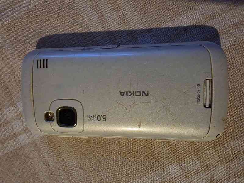 Mobilní telefon Nokia C6-00 - foto 3