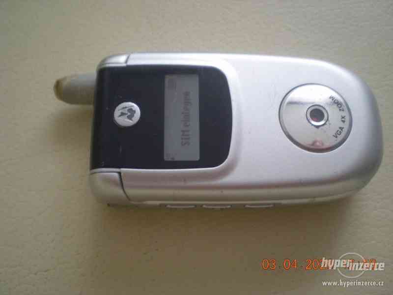 Motorola V220 - véčkové mobilní telefony - foto 5