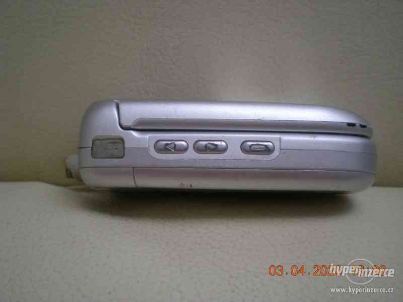 Motorola V220 - véčkové mobilní telefony - foto 8