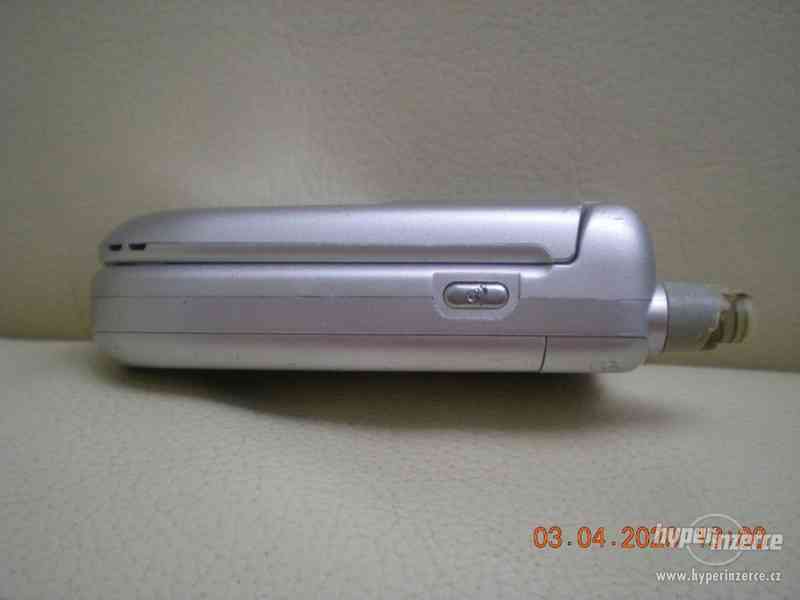 Motorola V220 - véčkové mobilní telefony - foto 9