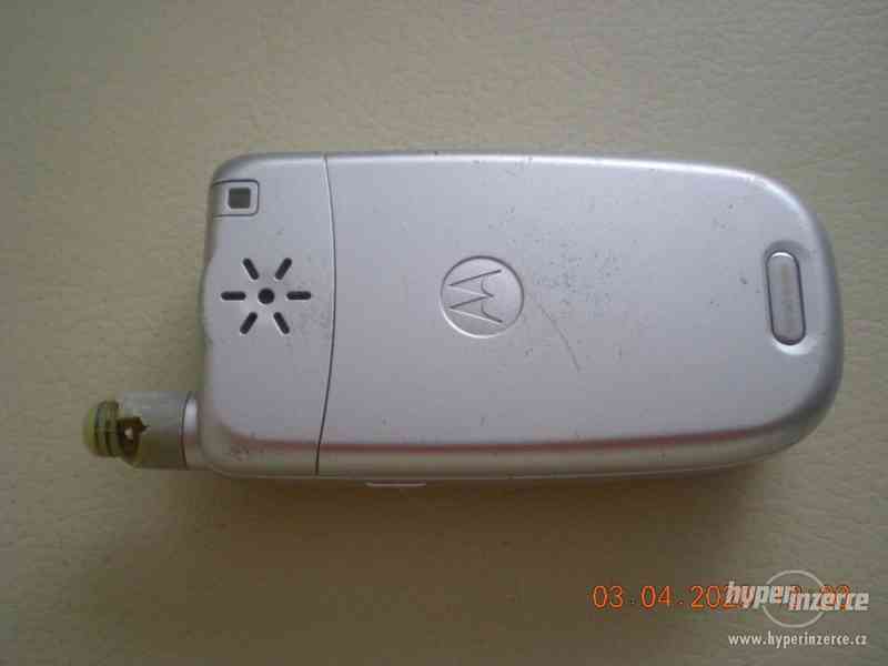 Motorola V220 - véčkové mobilní telefony - foto 12