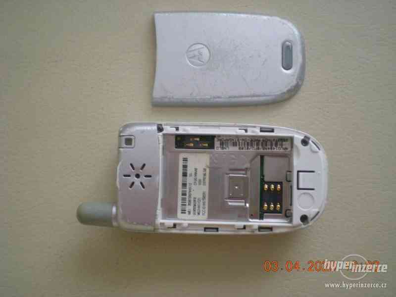 Motorola V220 - véčkové mobilní telefony - foto 13