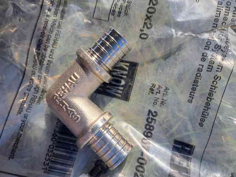 Rehau loket - foto 3