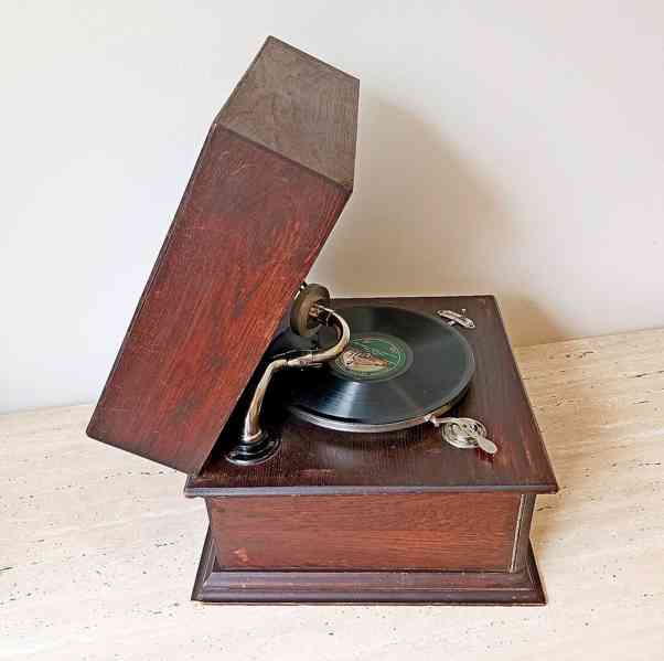 Krásný dřevěný gramofon na kliku, krásně hraje, top-top stav - foto 5