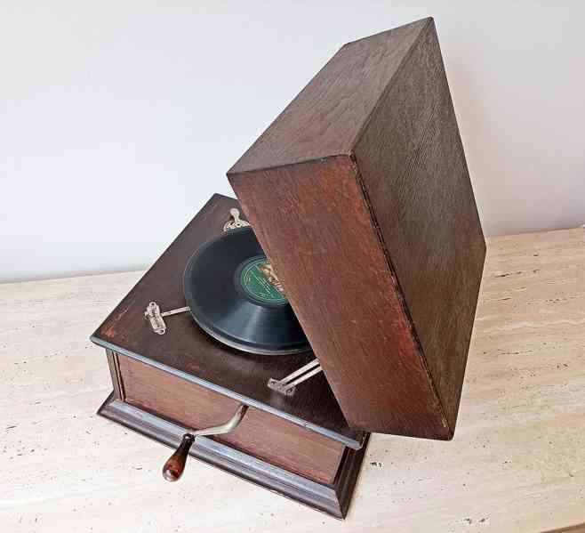 Krásný dřevěný gramofon na kliku, krásně hraje, top-top stav - foto 6