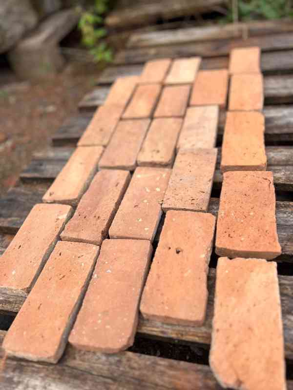 Nařezaný cihlový obklad , cihlové pásky - foto 4