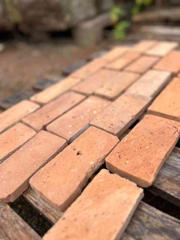 Nařezaný cihlový obklad , cihlové pásky - foto 5