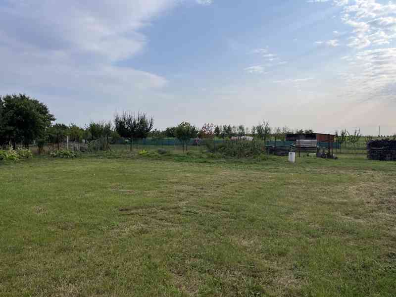 Prodej stavebního pozemku 980 m², Velké Bílovice - foto 7