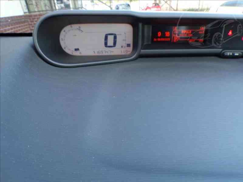 Citroën C3 Picasso 1,6 i-HNED ODJÍŽDÍTE - foto 6