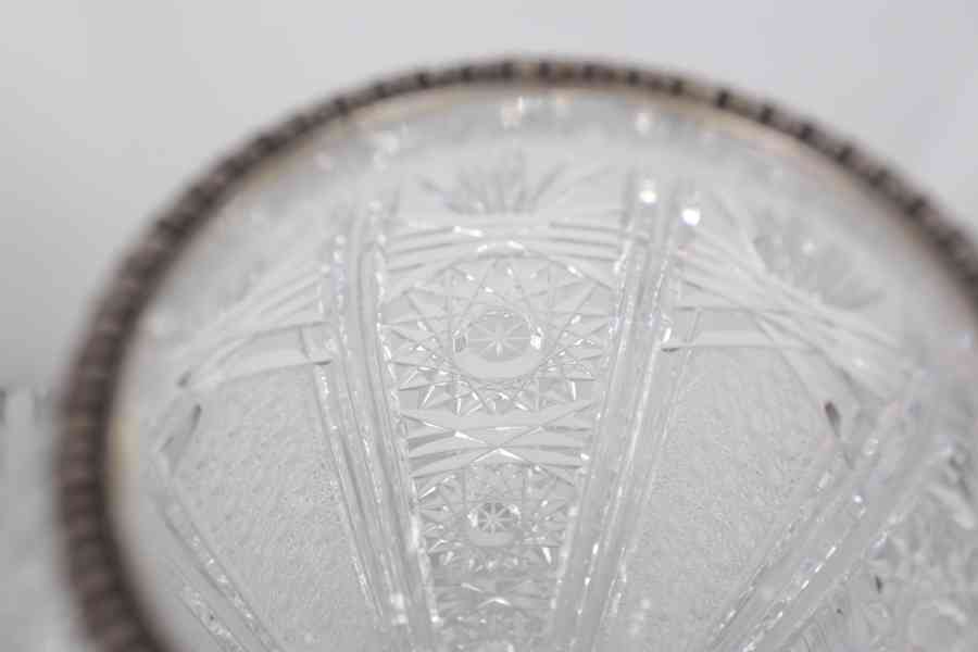 Broušená kříšťálová váza v montuře výška 41,5 cm - foto 5
