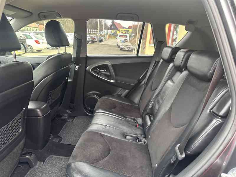 Toyota Rav4 2.2 D-4D ABD/1MAJ/NAVI/Výhřev - foto 11
