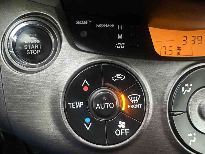 Toyota Rav4 2.2 D-4D ABD/1MAJ/NAVI/Výhřev - foto 28