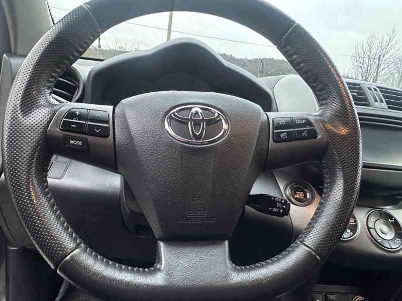 Toyota Rav4 2.2 D-4D ABD/1MAJ/NAVI/Výhřev - foto 21