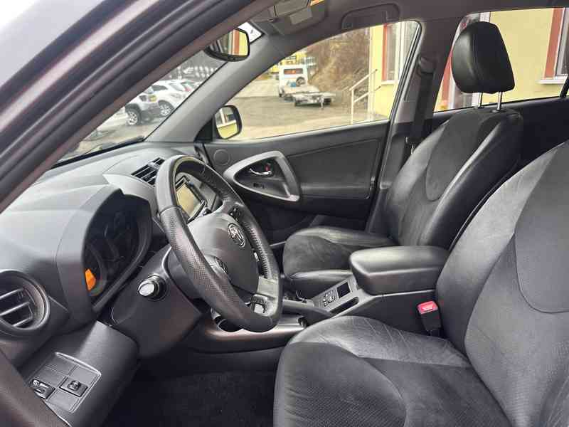 Toyota Rav4 2.2 D-4D ABD/1MAJ/NAVI/Výhřev - foto 10
