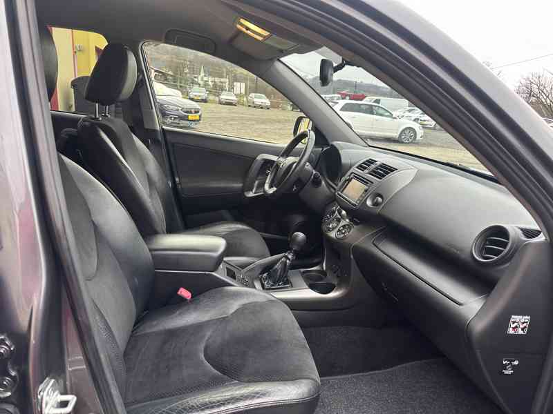 Toyota Rav4 2.2 D-4D ABD/1MAJ/NAVI/Výhřev - foto 18