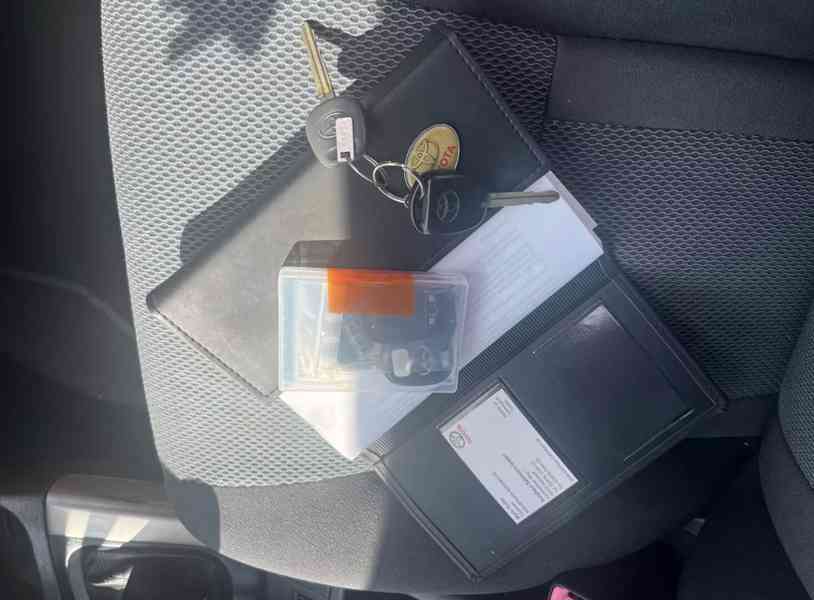 Toyota RAV4 2.0i Sol 4x4 benzín 110kw - foto 9