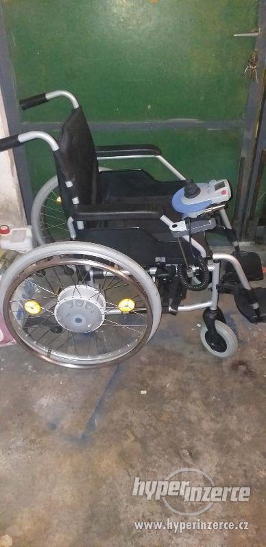 Skládací elektrický invalidní vozík