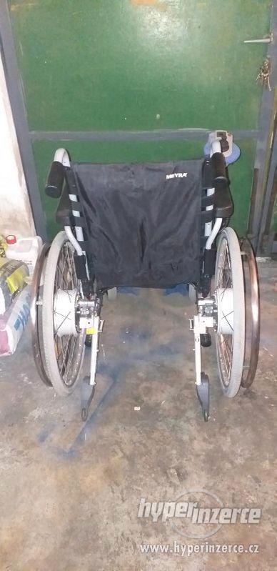 Skládací elektrický invalidní vozík - foto 3
