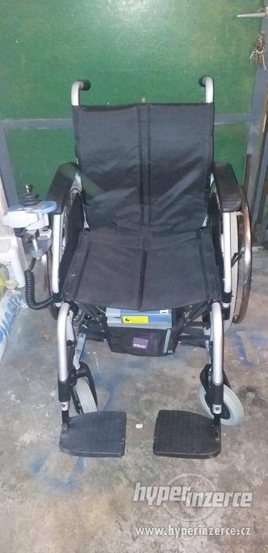 Skládací elektrický invalidní vozík - foto 4
