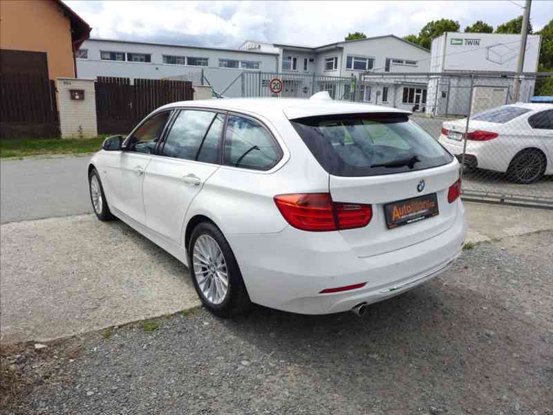 BMW Řada 3 2,0 D LUXURY,KŮŽE,NAVI,1.MAJ - foto 4