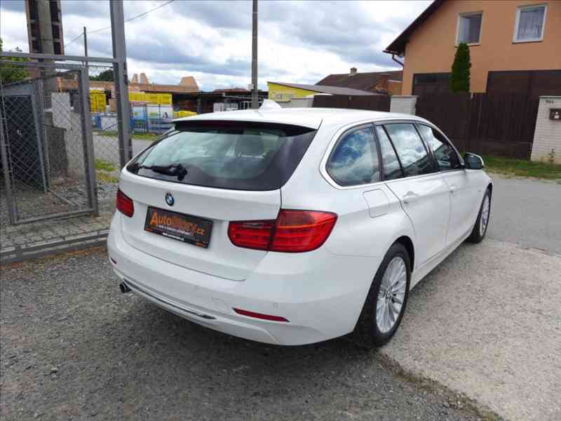 BMW Řada 3 2,0 D LUXURY,KŮŽE,NAVI,1.MAJ - foto 3