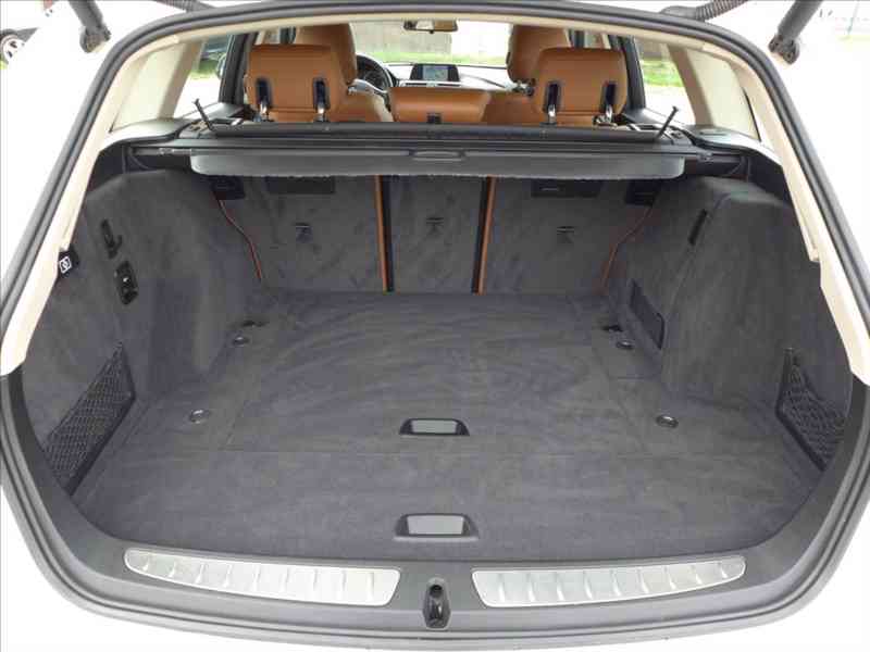 BMW Řada 3 2,0 D LUXURY,KŮŽE,NAVI,1.MAJ - foto 8