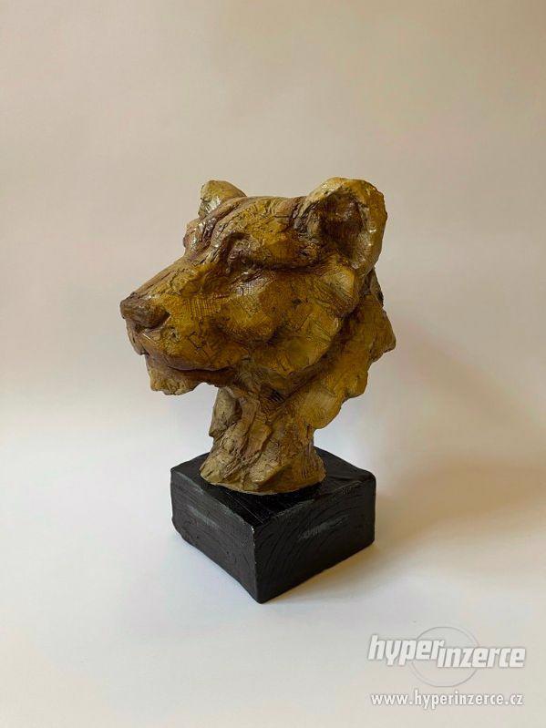 Lev hlava - socha - foto 1