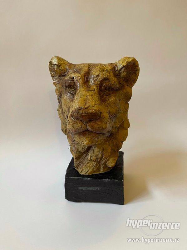 Lev hlava - socha - foto 2