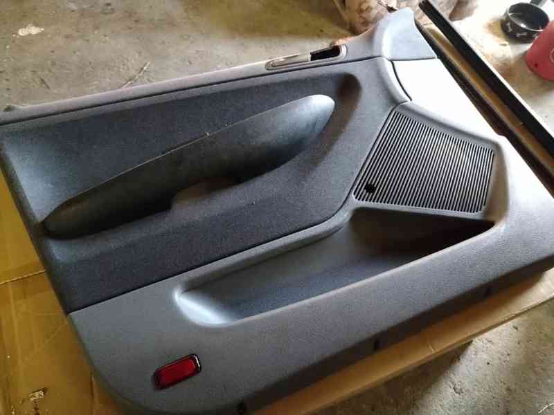  Vnitřní polstrování a okenní lišty do LP dveří Škoda Fabia  - foto 3