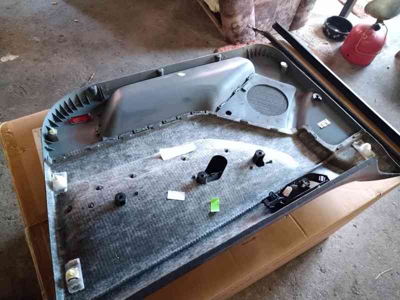  Vnitřní polstrování a okenní lišty do LP dveří Škoda Fabia  - foto 7