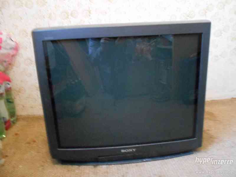 Prodám st. zcela funkční TV SONY s uhl. 70 cm - foto 1