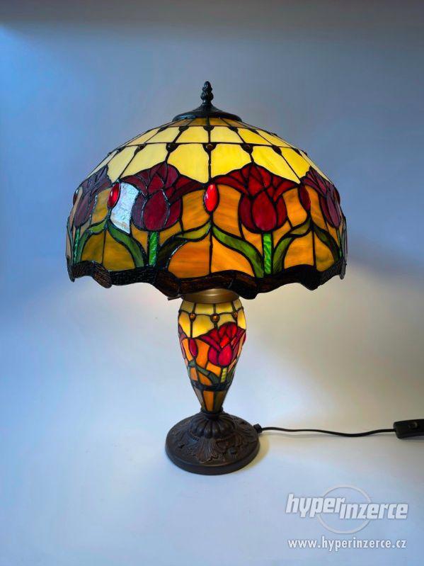 Tiffany - velká stolní lampa s osvětlenou nohou - foto 1
