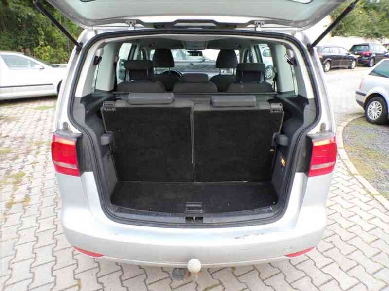 Volkswagen Touran 1,6 TDI 7.MÍST,TAŽ.ZAŘ. - foto 10