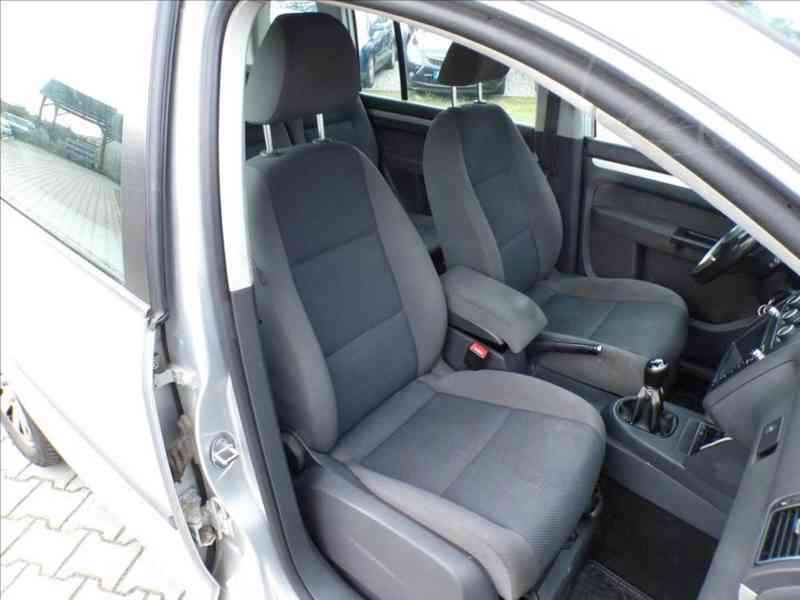 Volkswagen Touran 1,6 TDI 7.MÍST,TAŽ.ZAŘ. - foto 13