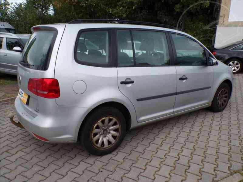 Volkswagen Touran 1,6 TDI 7.MÍST,TAŽ.ZAŘ. - foto 3